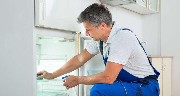 如何清洗冰箱排水孔（简单有效的清洁方法和注意事项）
