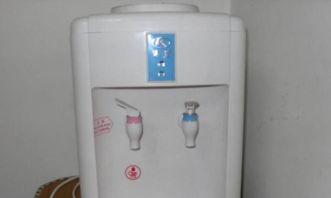 饮水机污垢处理的方法与技巧（保证饮水机水质的简单有效方法）